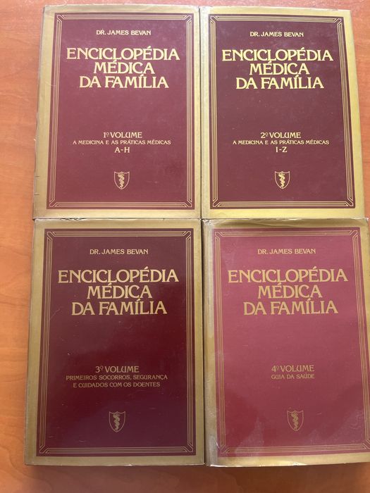 Enciclopédia Médica da Família,  de Dr James Bevan - 4 Volumes