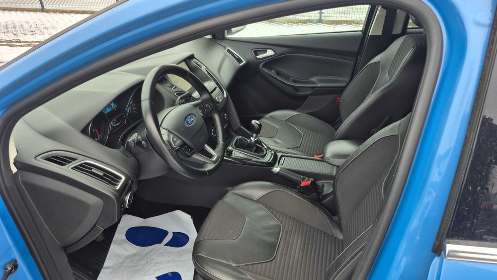 Ford Focus kombi bezwypadkowy  śliczny kolor