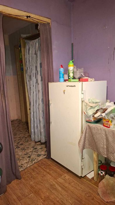 продаються 2 кімнати в 3-кімнатній квартирі,метро Лісова