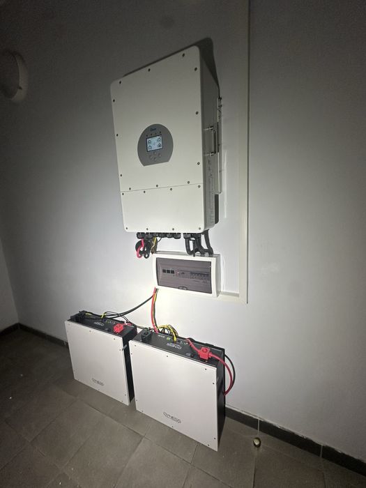 Гібридні інвертори DEYE. Акумуляторні батареї .