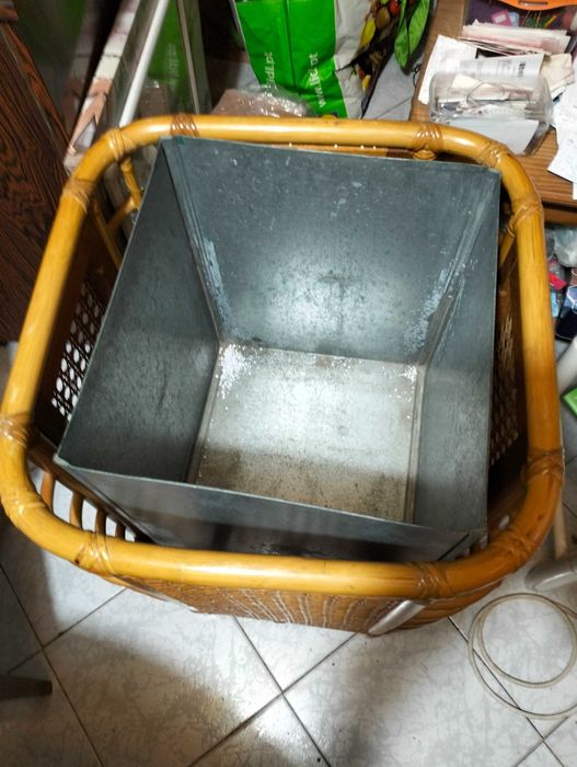 Cesto em Verga com estrutura interior em metal