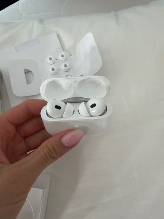 Apple AirPods Pro 2. generacji z etui MagSafe