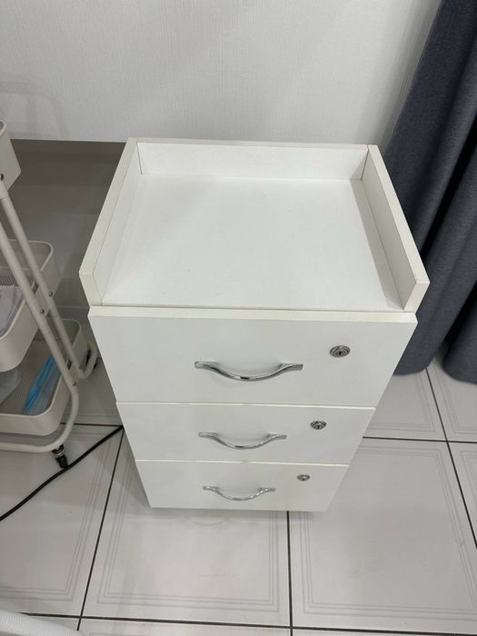 Косметологічна шафа