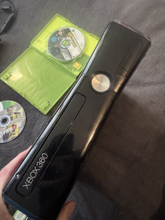Xbox 360 slim + 8 gier pad i kinect