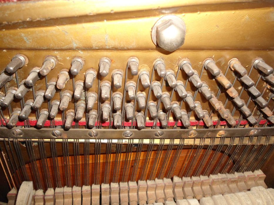 zabytkowe pianino J. Schiller