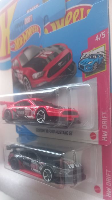 Conjunto 2 Custom 18 Ford Mustang GT Hot Wheels