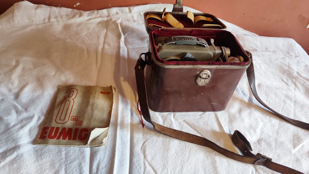 Câmara vintage Eumig C3 – 8mm