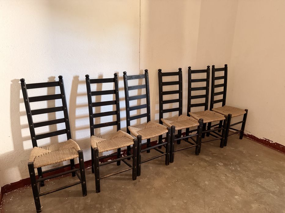 Cadeiras altas com assento de palha