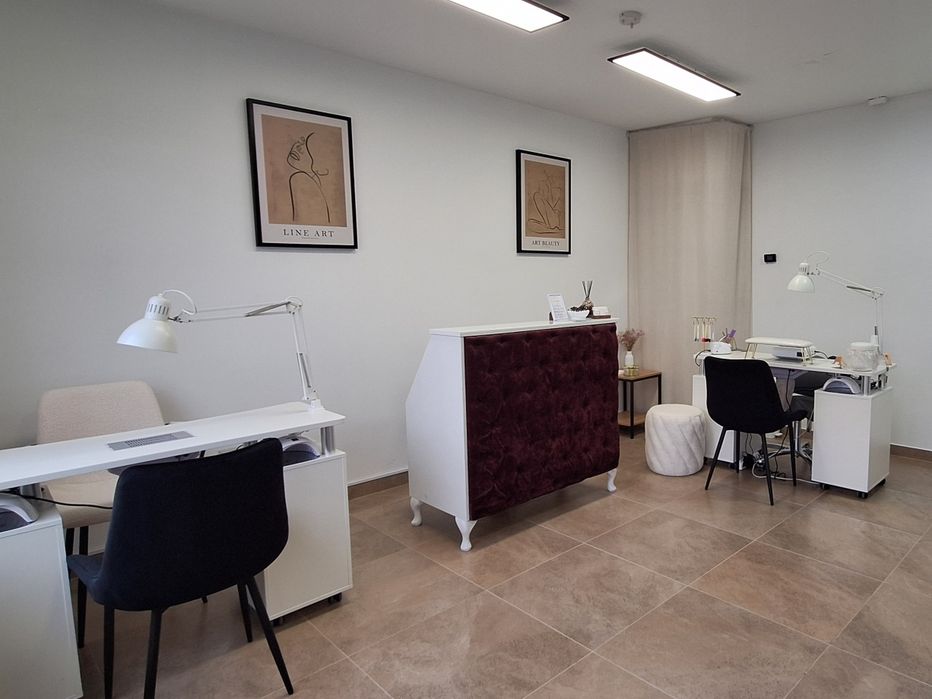 Sprzedam z wyposażeniem lokal usługowy, salon kosmetyczny, stylizacji paznokci