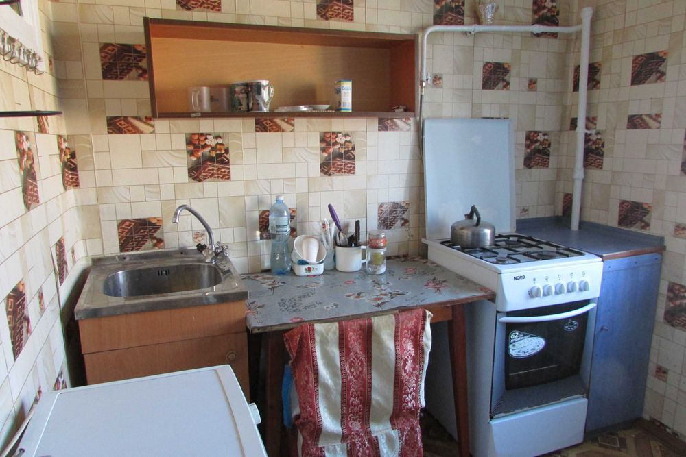 Ст. метро Почайна.  вул. Троїцько-Кирилівська 14