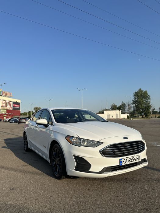 Ford Fusion Hybrid 2019