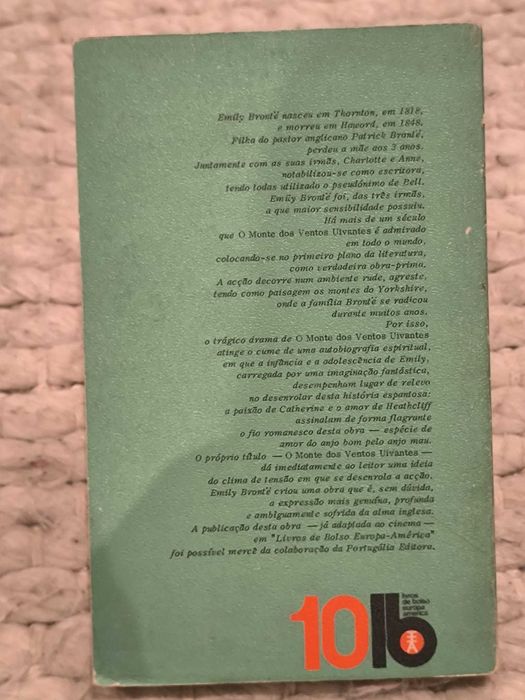 O Monte dos Ventos Uivantes
de Emily Brontë