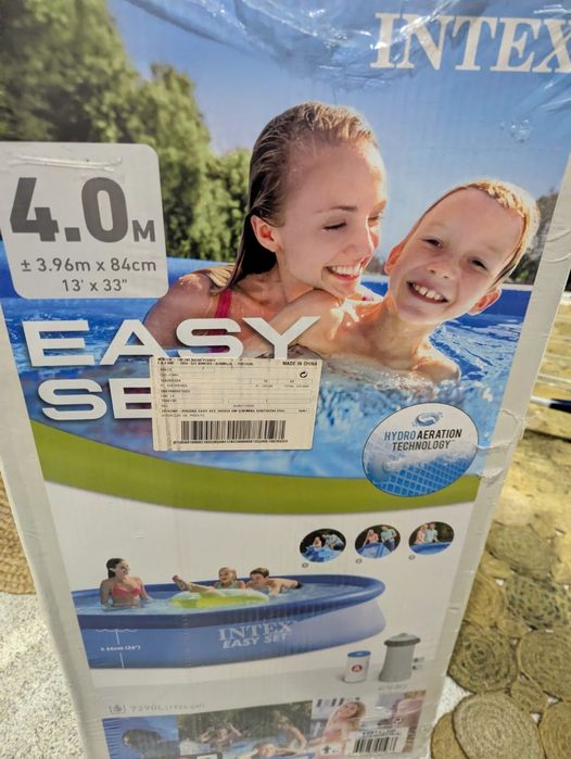 Piscina Intex grande nova e selada