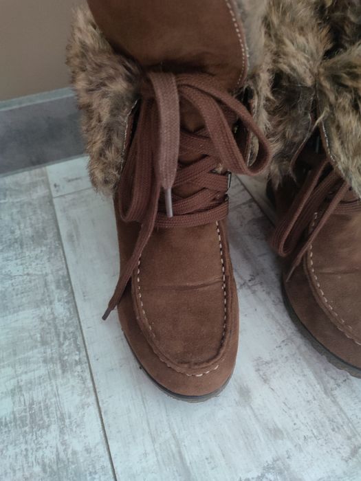 Buty zimowe z futerkiem na koturnie Graceland 38
