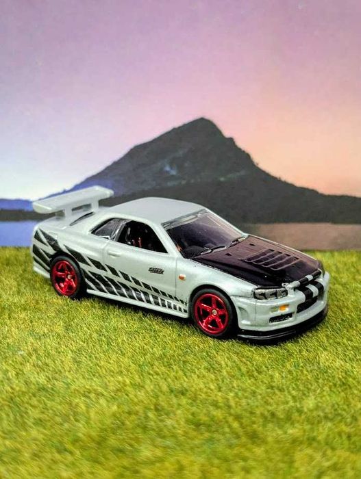 Hot Wheels Nissan Skyline GT-R BNR34 + Custom Pearl White