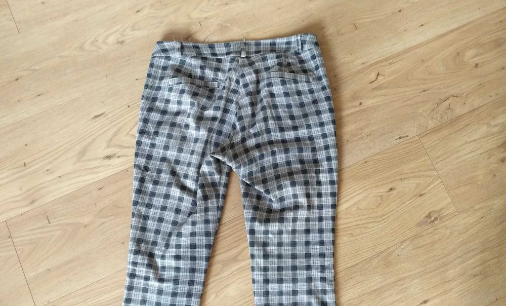 Spodnie w kratkę M