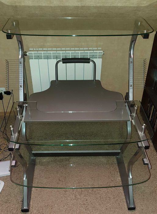 Стіл компьютерний. Б/в. Метал, скло, ДСП В гарному стані