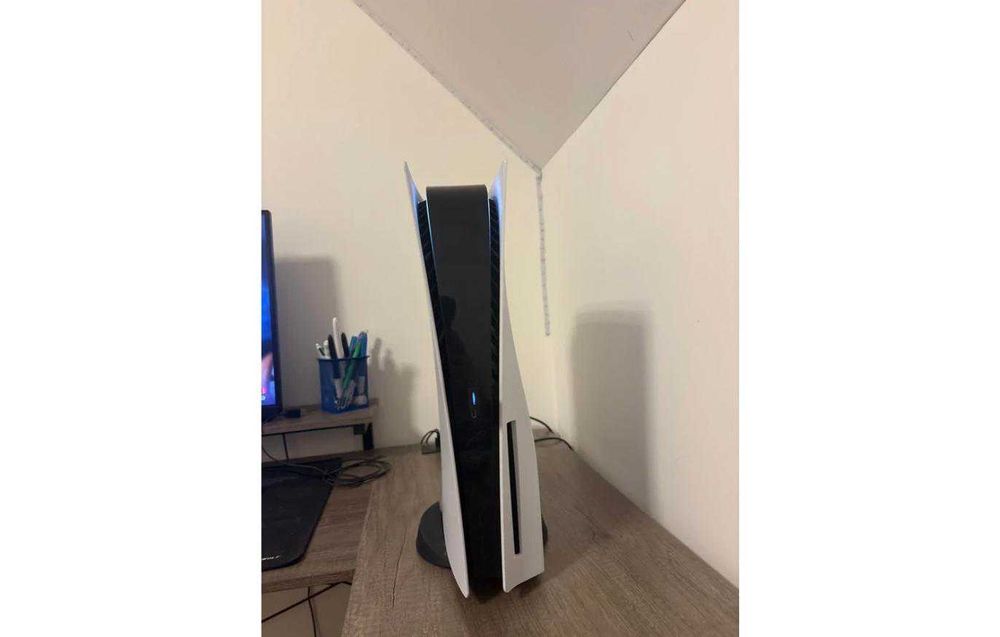 Sony PlayStation 5 Standard Edition Como Nova