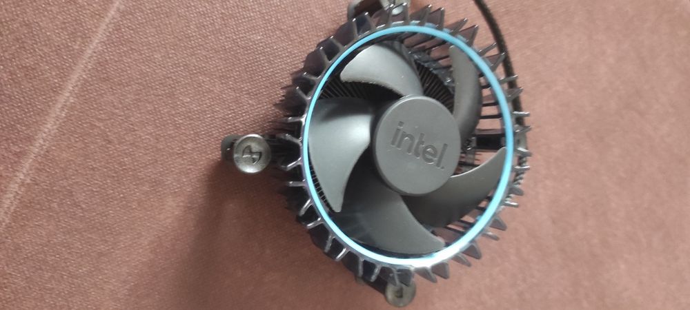 Кулер.      новий