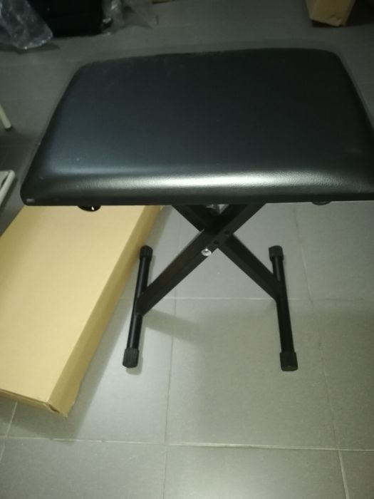 Banco de piano ou teclado ajustável