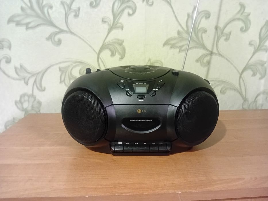 Бумбокс Lg CD-323AX ,Panasonic RX-E23