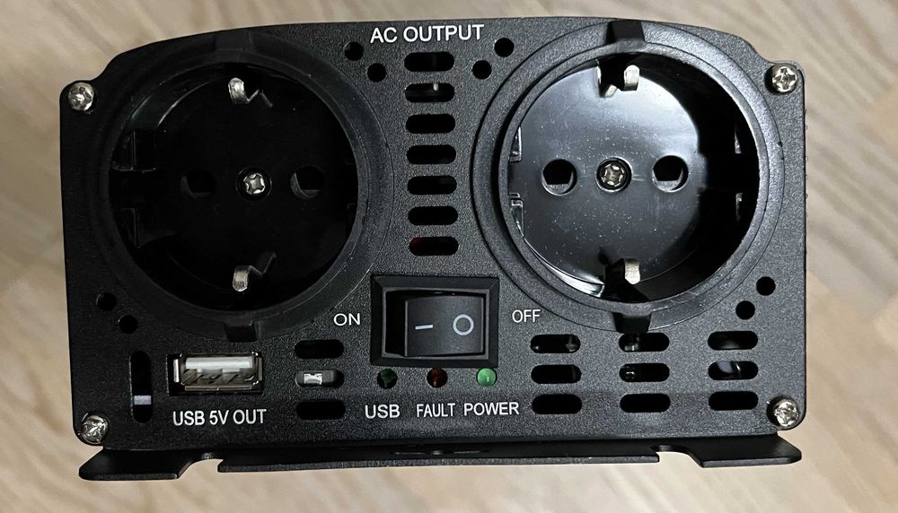 Інвертор постійного струму DC 12 V в змінний струм AC 220/230 V