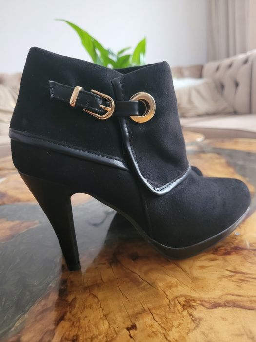 Botki damskie na obcasie zamszowe nowe rozmiar 37