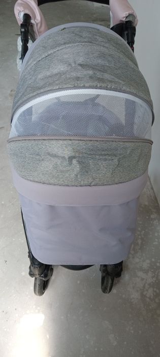 Колиска для дівчинки