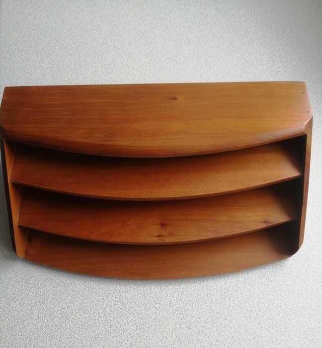 Szlachetny drewniany segregator biurkowy