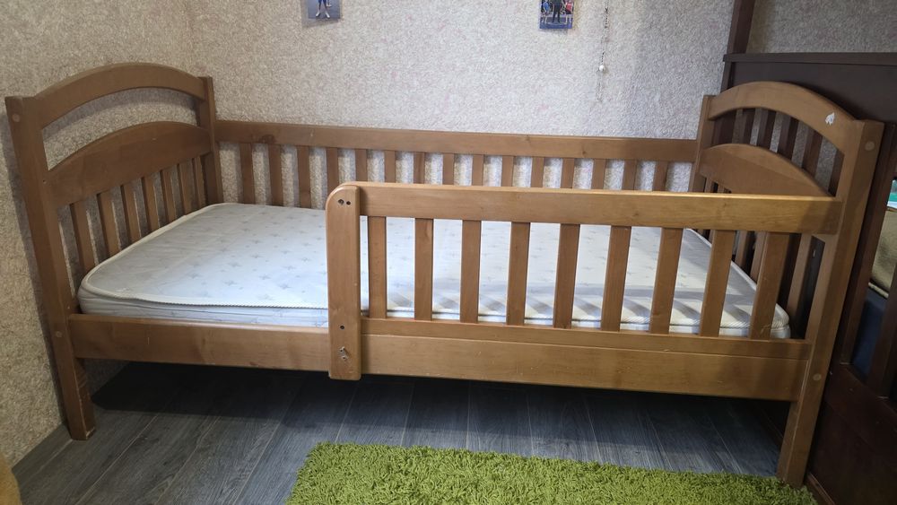 Деревяне дитяче ліжко