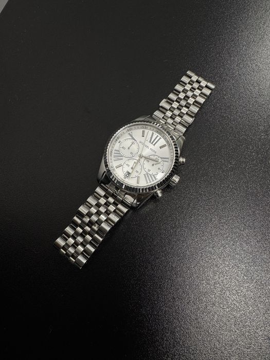 Годинник Майкл Корс