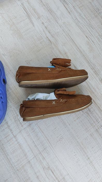 Buty chłopięce r. 34(21-21,5cm) Skórzane mokasyny plus klapki/crocsy