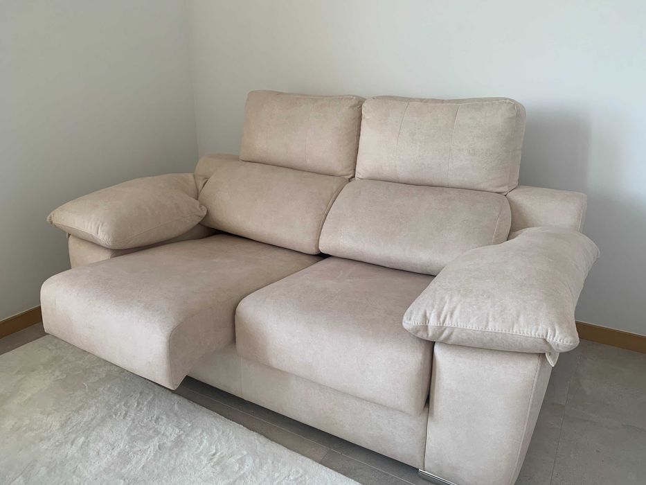 Sofá 2L bege aveludado Viseu • OLX Portugal