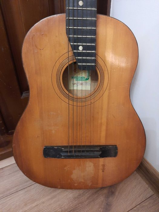 продам гитару семиструнную