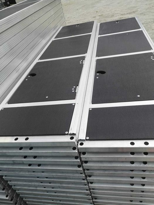 Stalowe szczytowe rusztowanie 8x7,5 podesty 2,5m nowe Plettac komplet