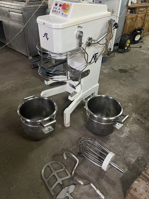 Batedeira planetária  20 Lt FERNETO modelo BTF020 com 2 baldes