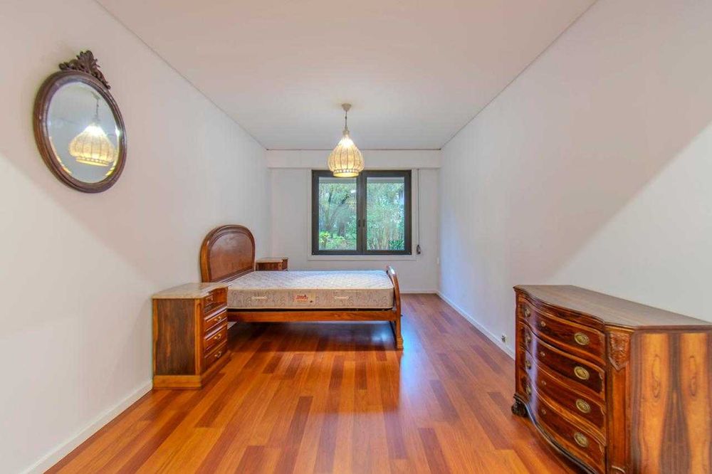 Arrendamento residencial de apartamento em rua Henrique Lopes de Mendonça, 121