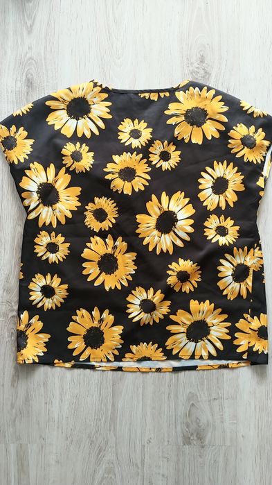 Bluzka w kwiaty, słoneczniki
