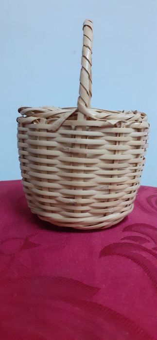 Cesto feito de cana, artesanato típico do Algarve