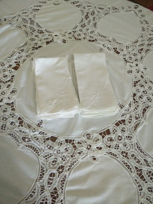 Toalha de mesa bordada a mao,bordados de chaves