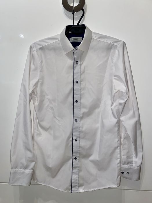 Elegancka biala koszula meska slim fit garnitur