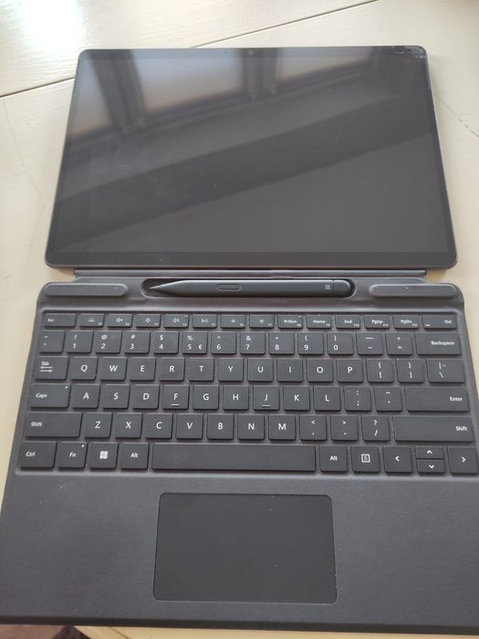 Surface 9 Pro 16 gb klawiatura + Slim Pen 2