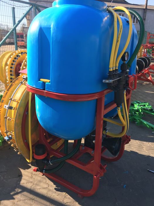 Садовий оприскувач на мтз, вентиляторний оприскувач