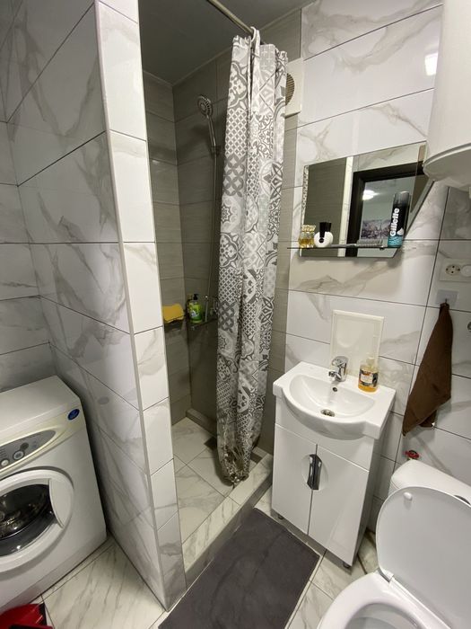 Здам подобово квартиру з великим заскленим балконо