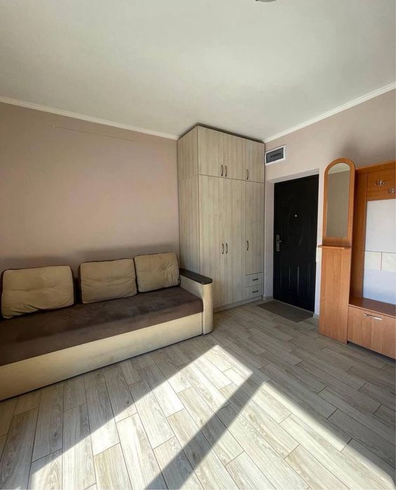 Продаж квартири-студії, вул. Сінна