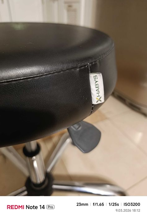 Taboret kosmetyczny Habys na kółkach.
