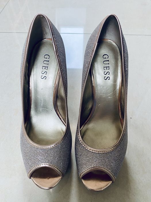 Szpilki Guess 8,5 rozm. 39