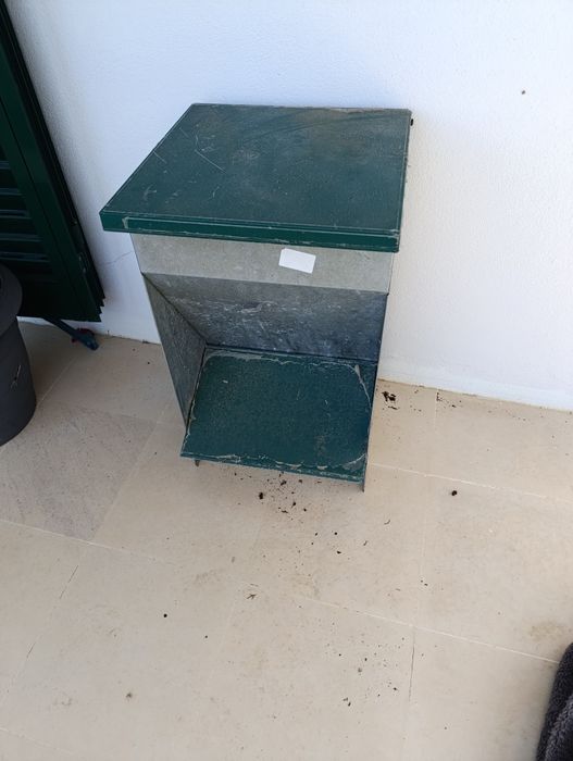Dispensador automático de ração para cães