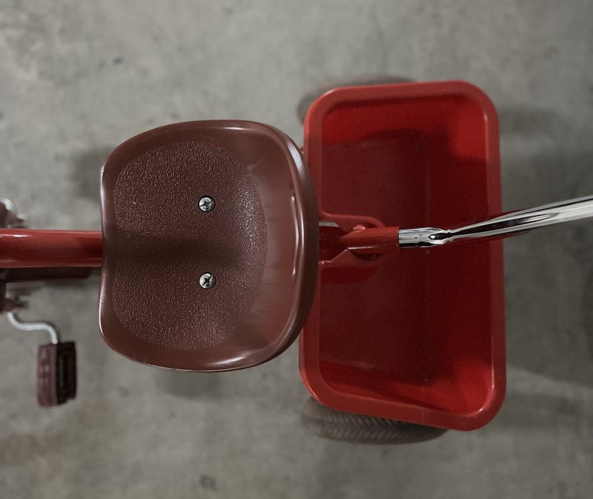 Triciclo Italtrike vermelho com cesto e pega