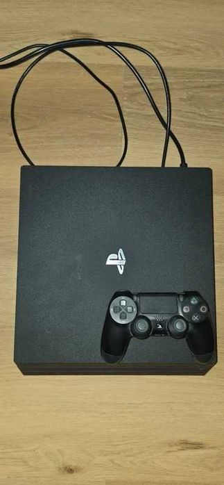 PlayStation 4 Pro 1TB + pad DualShock 4 w świetnym stanie